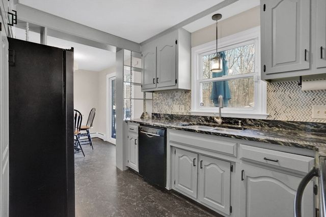 68 Peros Dr, Agawam, MA 01001