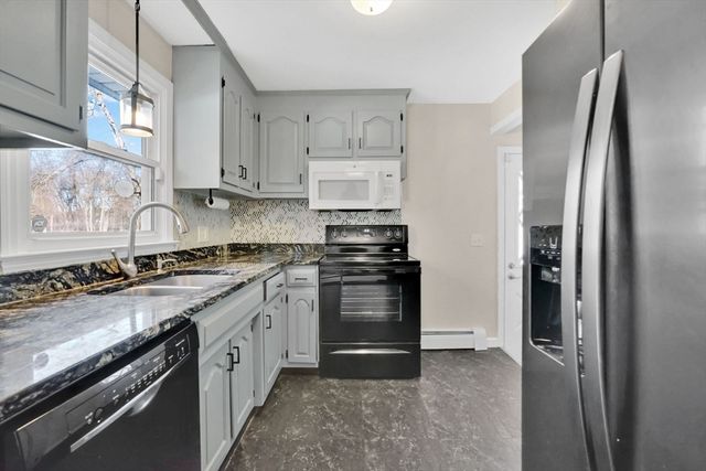 68 Peros Dr, Agawam, MA 01001