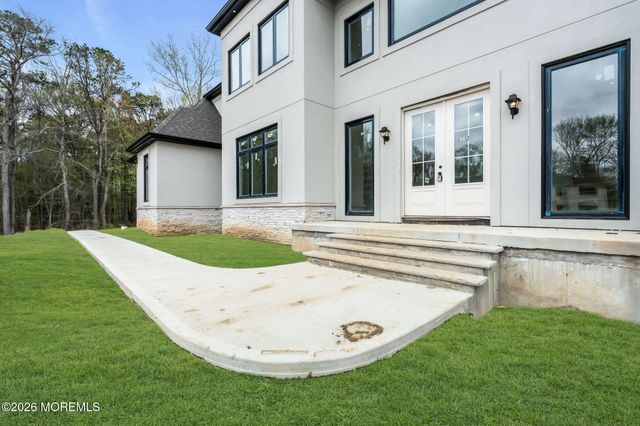 112 Parker Chase Court, Morganville, NJ 07751