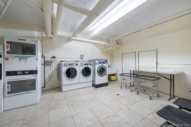 182-25 Wexford Terrace 410, Jamaica Estates, NY 11432