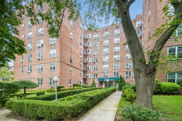 182-25 Wexford Terrace 410, Jamaica Estates, NY 11432