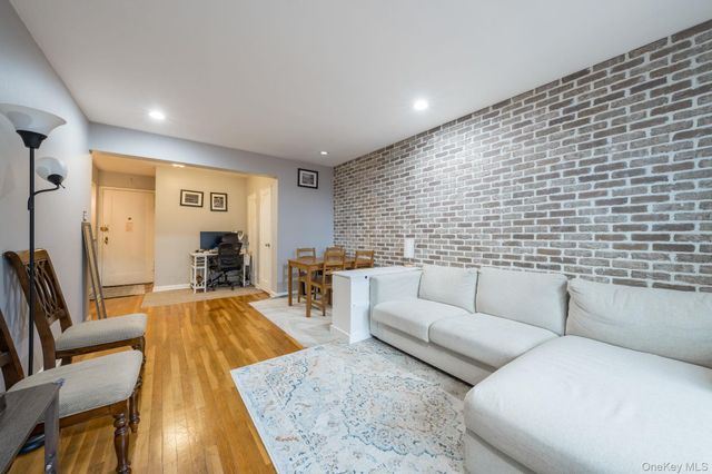 182-25 Wexford Terrace 410, Jamaica Estates, NY 11432