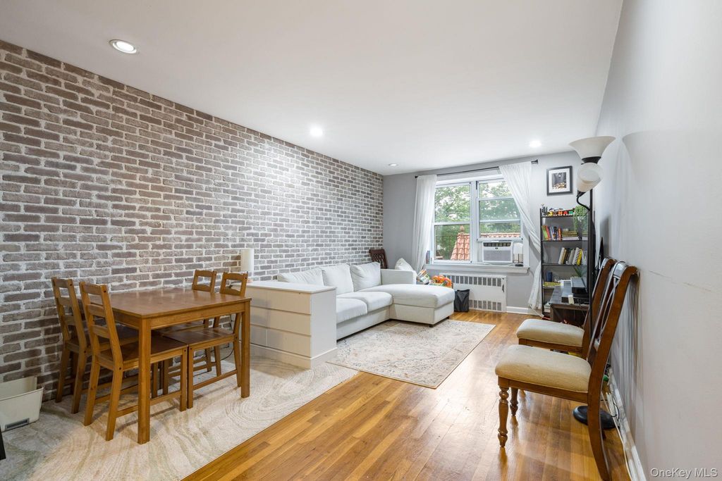 182-25 Wexford Terrace 410, Jamaica Estates, NY 11432