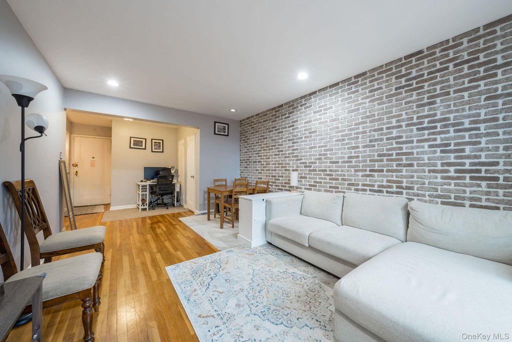 182-25 Wexford Terrace 410, Jamaica Estates, NY 11432 — photo 4