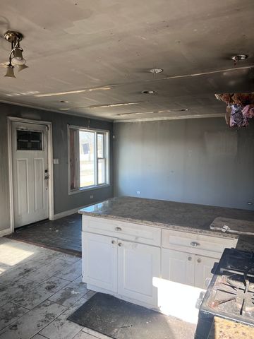 10235 S Oglesby Avenue, Chicago, IL 60617