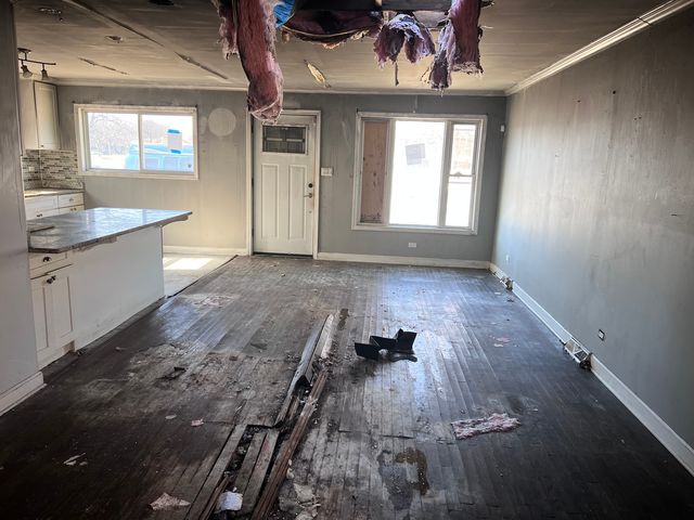 10235 S Oglesby Avenue, Chicago, IL 60617