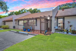 1621 NW 96th Ter, Pembroke Pines, FL 33024