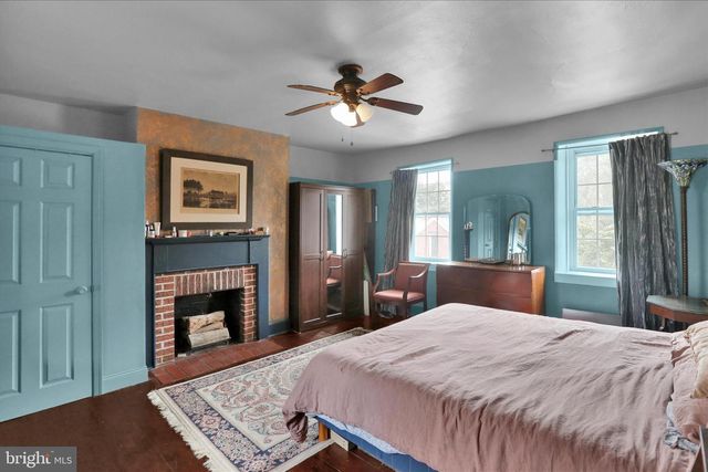 130 E MARKET ST, Marietta, PA 17547