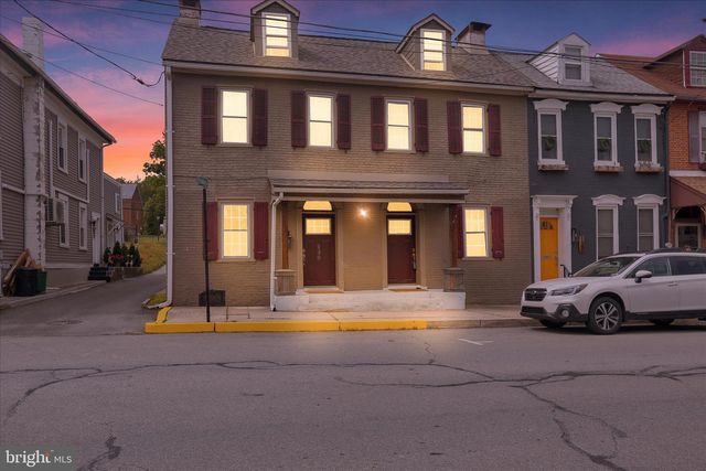 130 E MARKET ST, Marietta, PA 17547