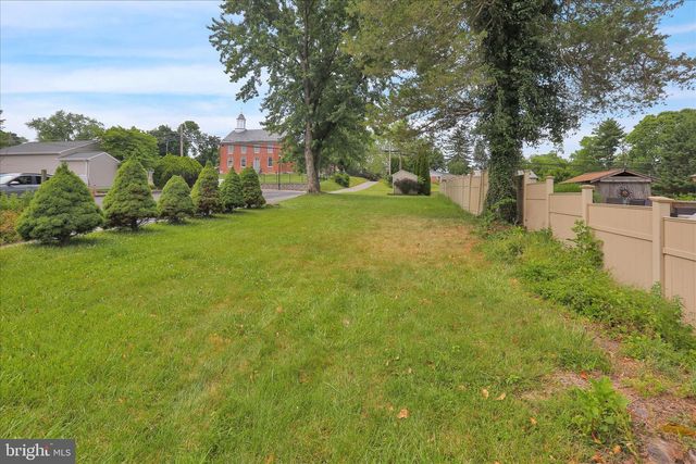 130 E MARKET ST, Marietta, PA 17547