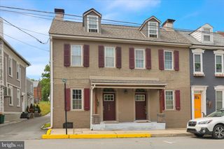 130 E MARKET ST, Marietta, PA 17547