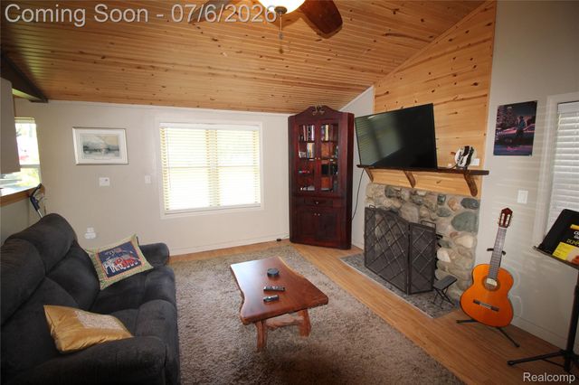 11144 Beryl Drive, White Lake Charter Township, MI 48386