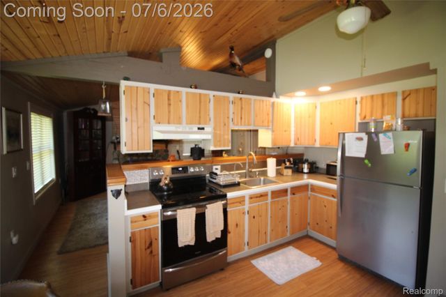 11144 Beryl Drive, White Lake Charter Township, MI 48386