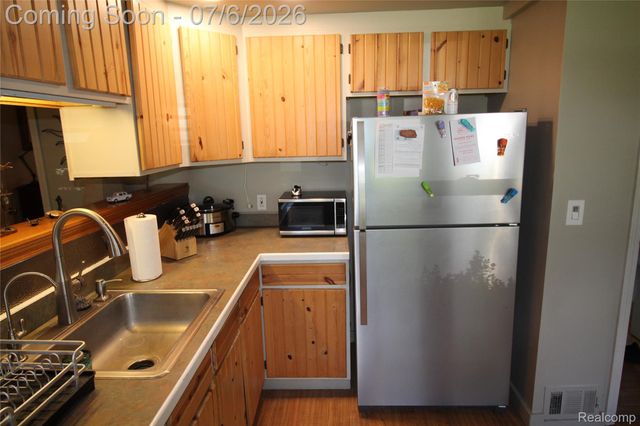 11144 Beryl Drive, White Lake Charter Township, MI 48386