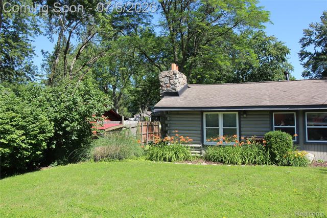 11144 Beryl Drive, White Lake Charter Township, MI 48386