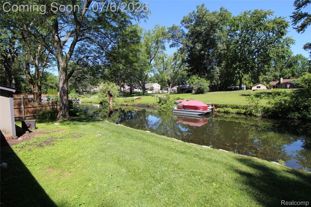 11144 Beryl Drive, White Lake Charter Township, MI 48386