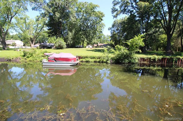 11144 Beryl Drive, White Lake Charter Township, MI 48386
