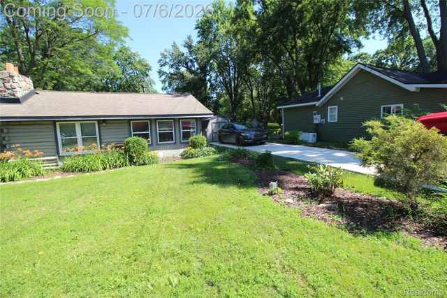 11144 Beryl Drive, White Lake Charter Township, MI 48386