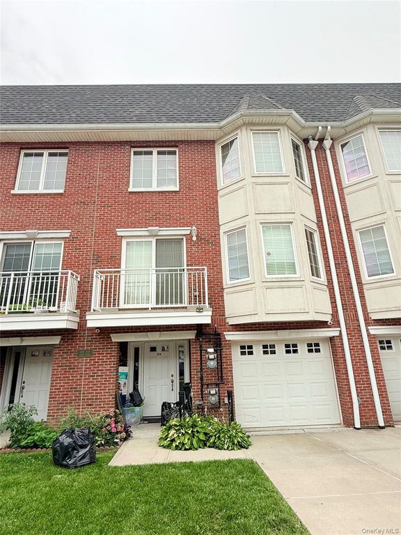 314 Soundview Lane, College Point, NY 11356