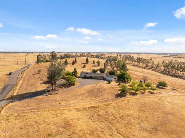 13905 Mendenhall Road, Red Bluff, CA 96080
