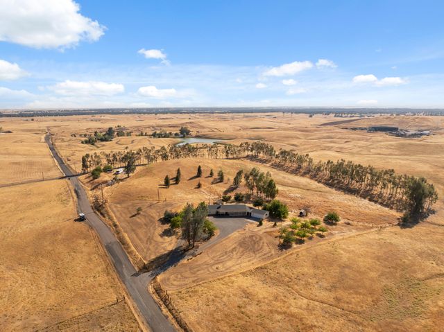 13905 Mendenhall Road, Red Bluff, CA 96080