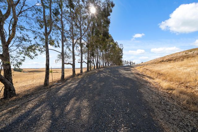 13905 Mendenhall Road, Red Bluff, CA 96080