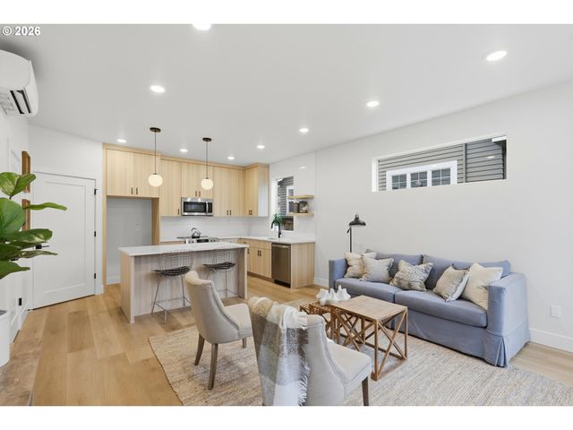 3792 Ne 81ST Ave, Portland, OR 97213