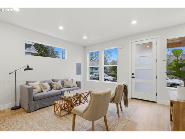 3792 Ne 81ST Ave, Portland, OR 97213