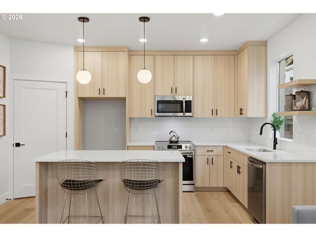 3792 Ne 81ST Ave, Portland, OR 97213