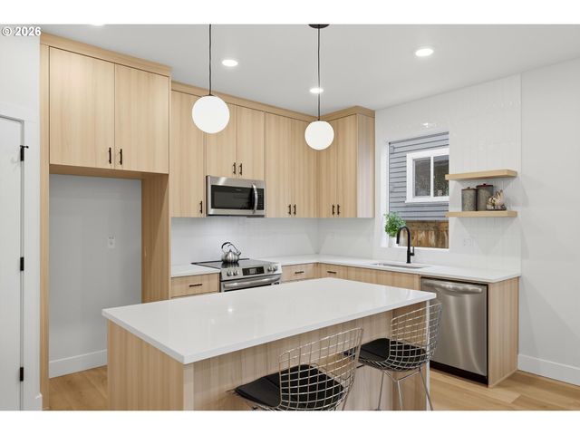 3792 Ne 81ST Ave, Portland, OR 97213