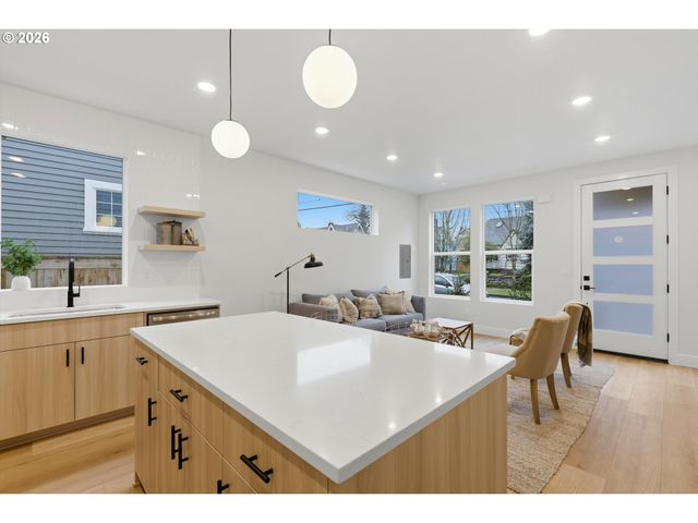 3792 Ne 81ST Ave, Portland, OR 97213