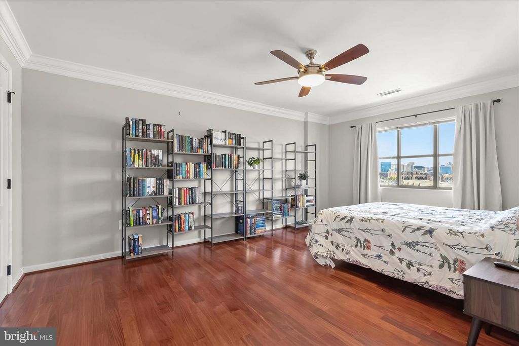 Image 17 of property listing at 2702 LIGHTHOUSE PT E #516, Baltimore, MD 21224