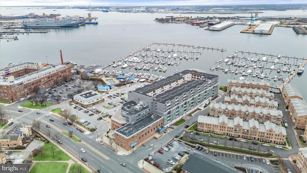 Image 1 of property listing at 2702 LIGHTHOUSE PT E #516, Baltimore, MD 21224