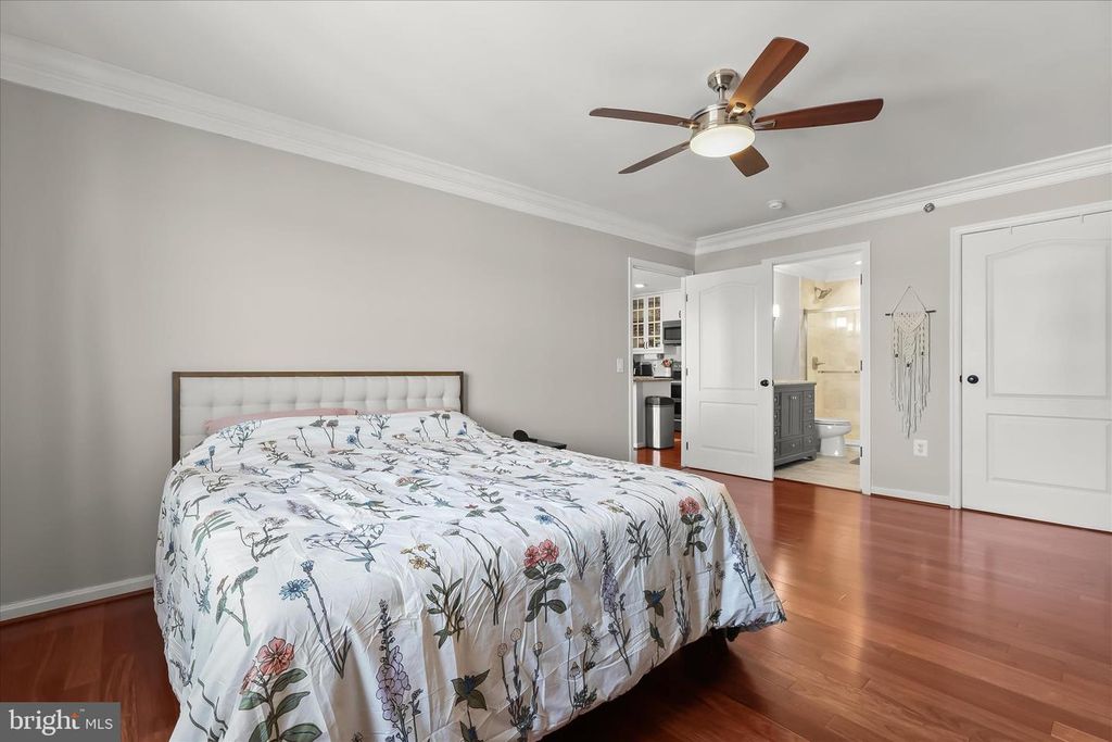 Image 19 of property listing at 2702 LIGHTHOUSE PT E #516, Baltimore, MD 21224