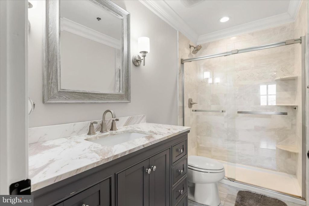 Image 20 of property listing at 2702 LIGHTHOUSE PT E #516, Baltimore, MD 21224