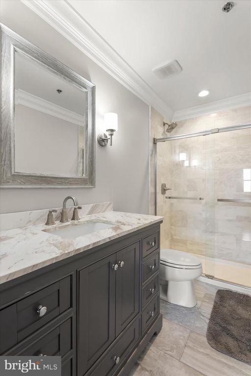 Image 21 of property listing at 2702 LIGHTHOUSE PT E #516, Baltimore, MD 21224