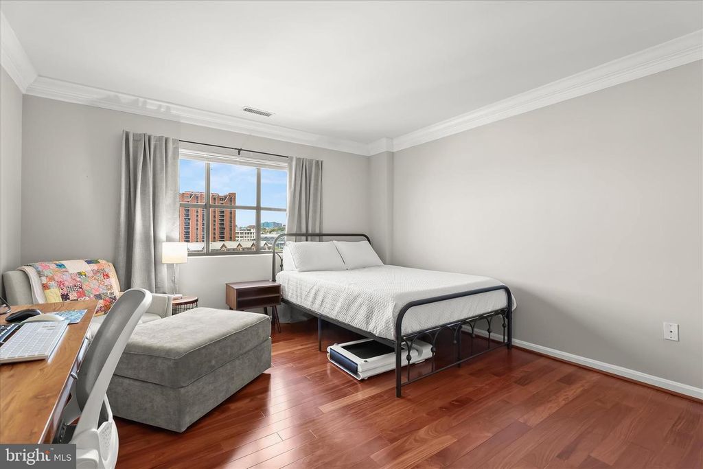 Image 23 of property listing at 2702 LIGHTHOUSE PT E #516, Baltimore, MD 21224