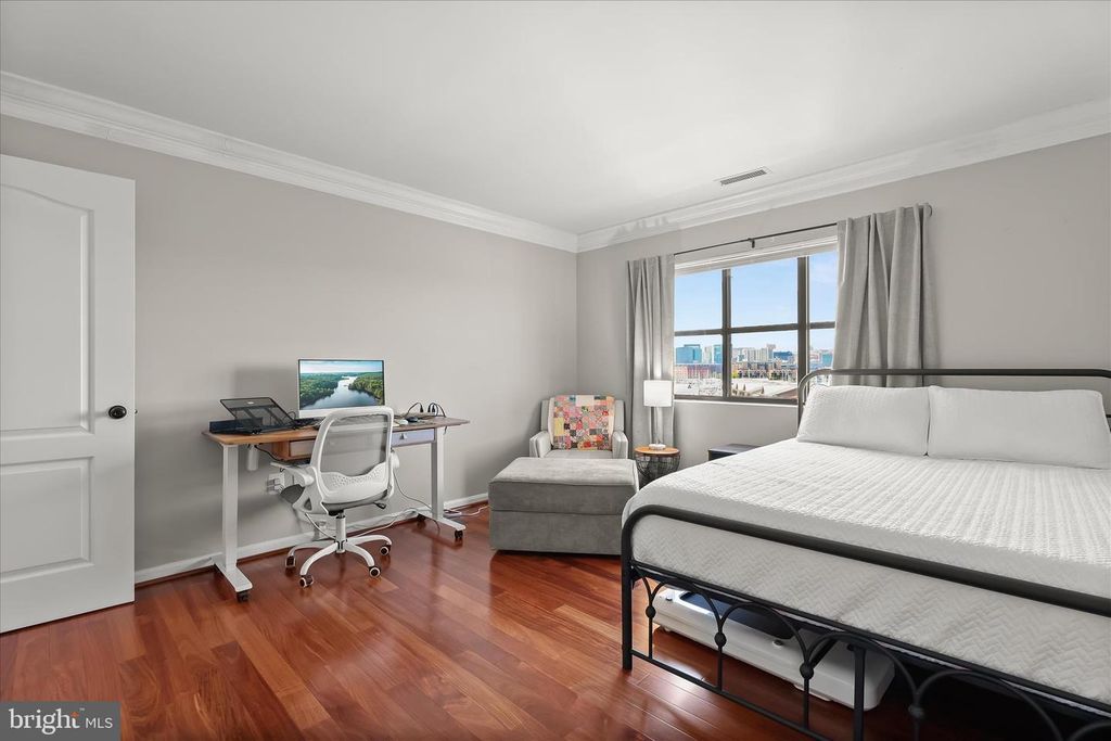 Image 24 of property listing at 2702 LIGHTHOUSE PT E #516, Baltimore, MD 21224