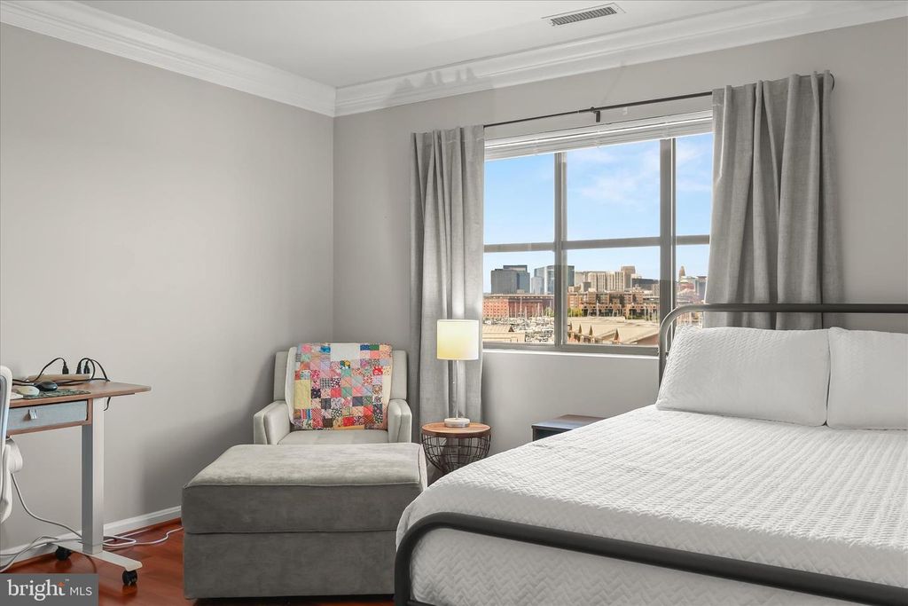 Image 25 of property listing at 2702 LIGHTHOUSE PT E #516, Baltimore, MD 21224