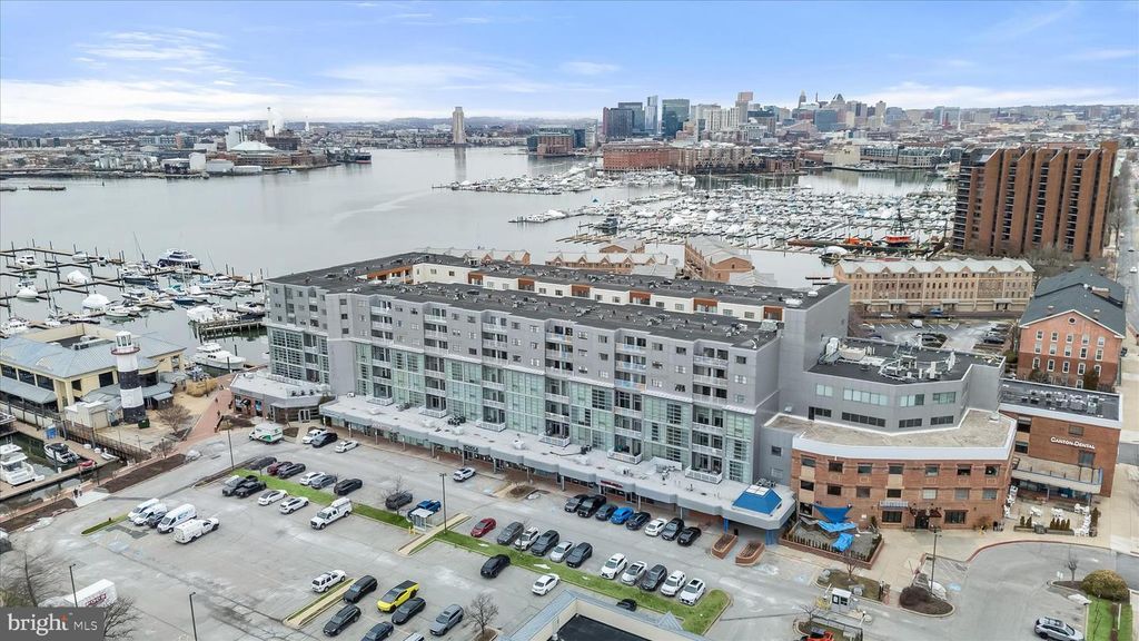 Image 2 of property listing at 2702 LIGHTHOUSE PT E #516, Baltimore, MD 21224