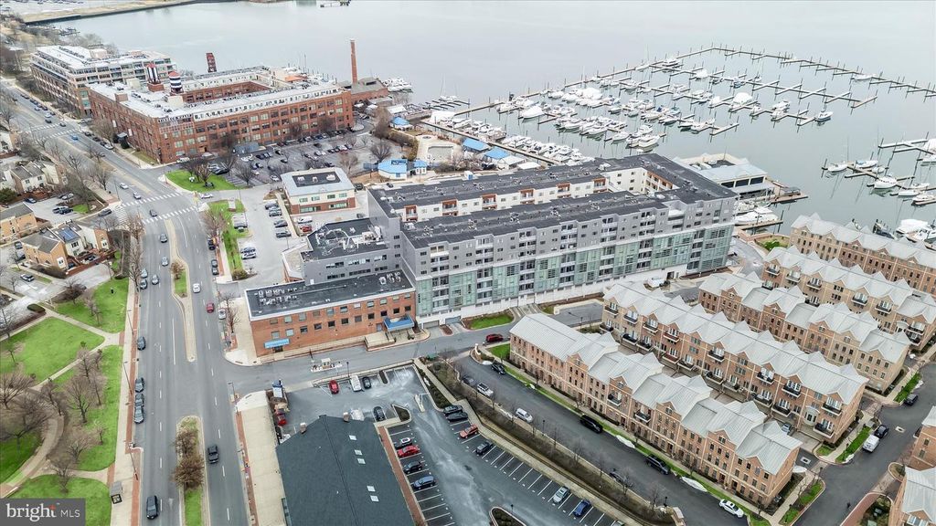 Image 31 of property listing at 2702 LIGHTHOUSE PT E #516, Baltimore, MD 21224