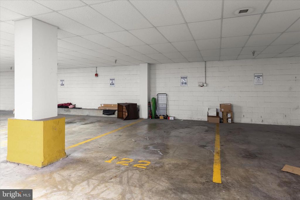 Image 32 of property listing at 2702 LIGHTHOUSE PT E #516, Baltimore, MD 21224