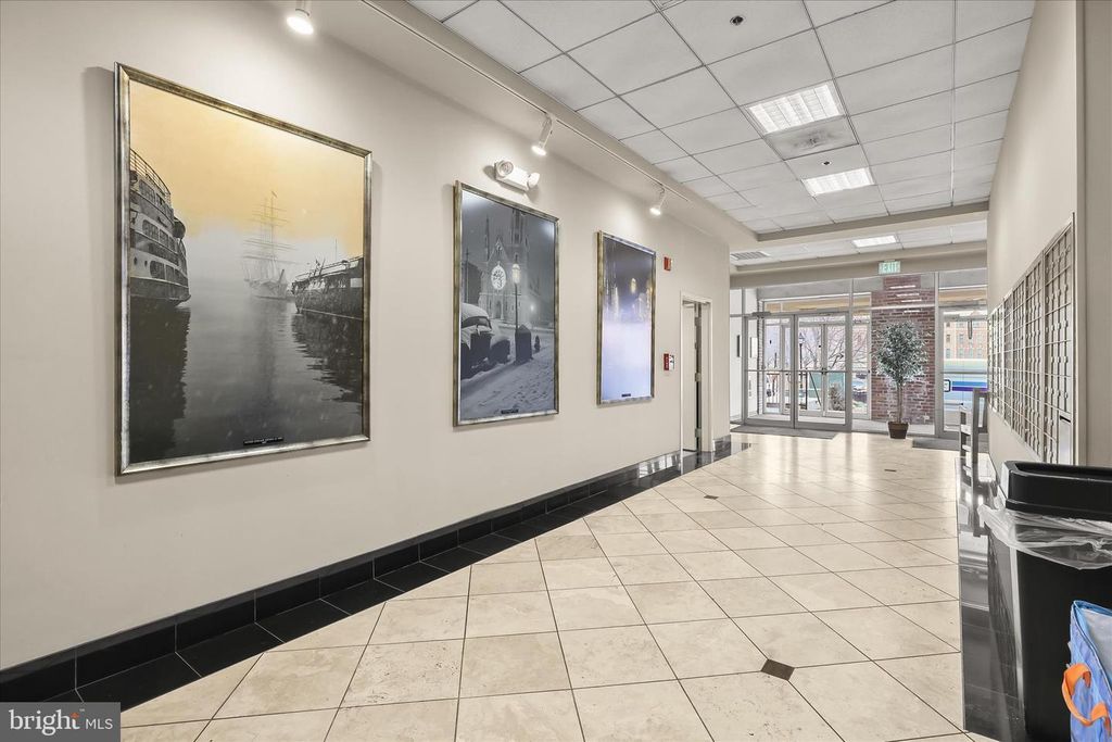 Image 33 of property listing at 2702 LIGHTHOUSE PT E #516, Baltimore, MD 21224