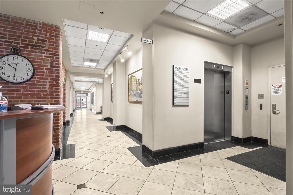 Image 34 of property listing at 2702 LIGHTHOUSE PT E #516, Baltimore, MD 21224