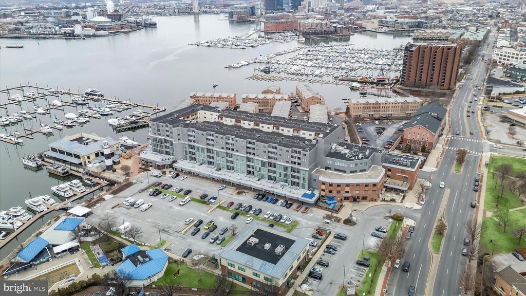 Image 36 of property listing at 2702 LIGHTHOUSE PT E #516, Baltimore, MD 21224