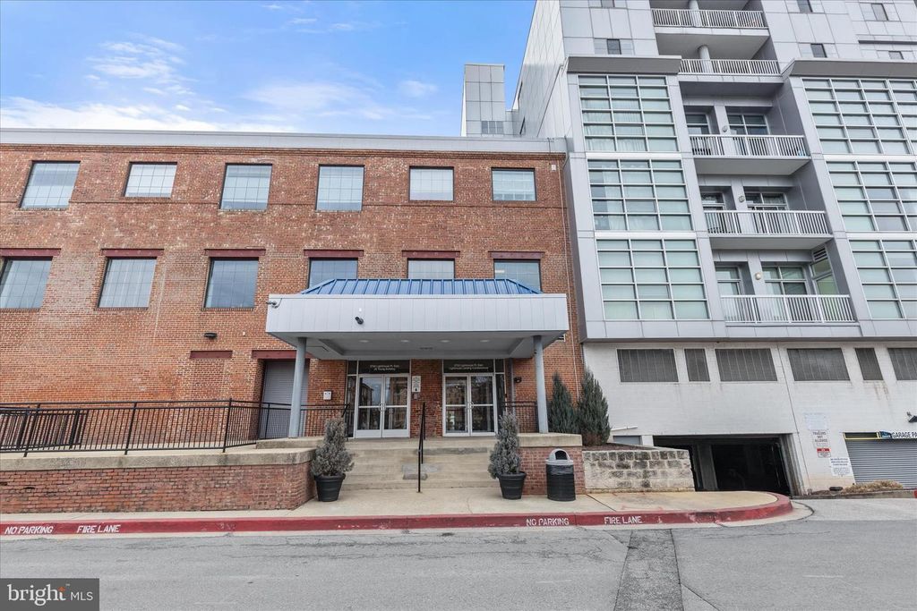 Image 40 of property listing at 2702 LIGHTHOUSE PT E #516, Baltimore, MD 21224