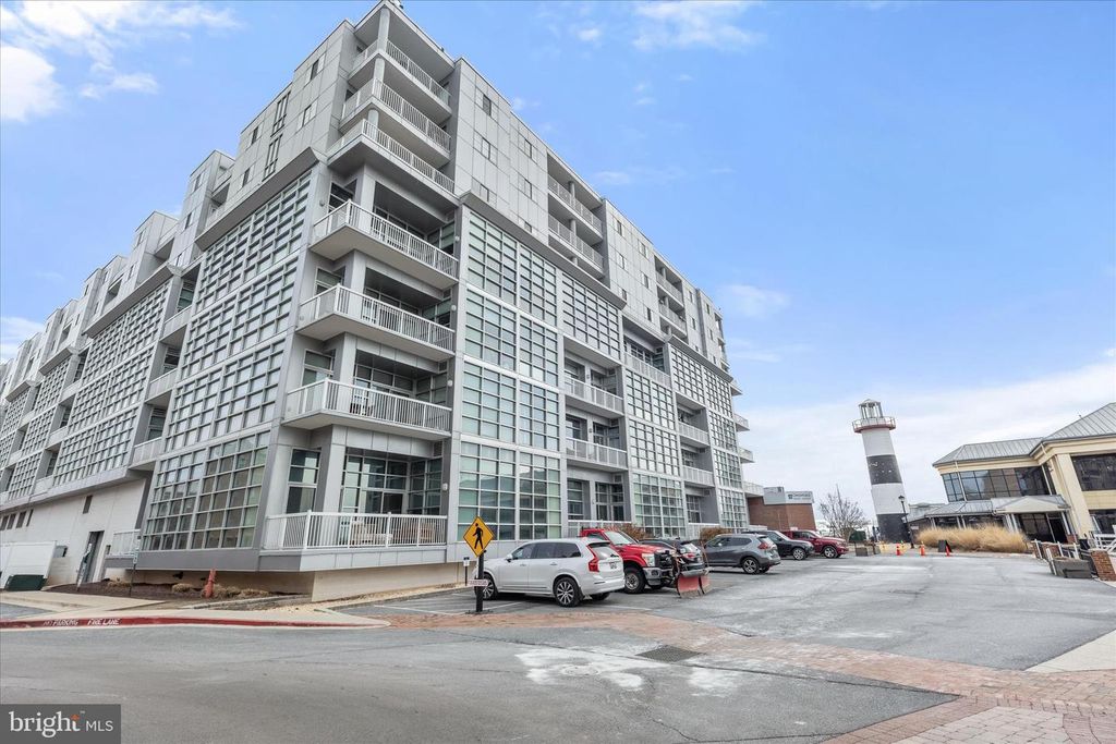 Image 41 of property listing at 2702 LIGHTHOUSE PT E #516, Baltimore, MD 21224