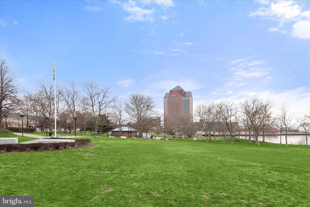 Image 45 of property listing at 2702 LIGHTHOUSE PT E #516, Baltimore, MD 21224
