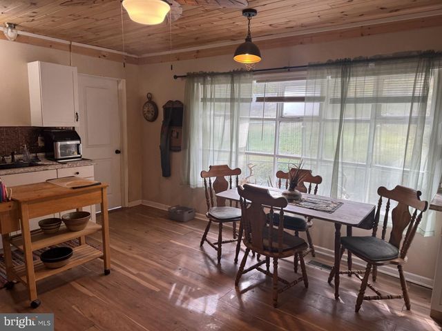 42 BRICKY RD, Pottsville, PA 17901