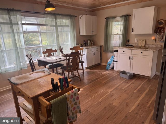 42 BRICKY RD, Pottsville, PA 17901